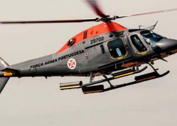 Buscas por jovem desaparecido no mar retomadas com apoio da Força Aérea
