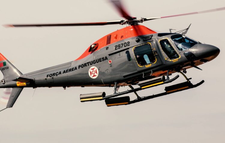 Buscas por jovem desaparecido no mar retomadas com apoio da Força Aérea