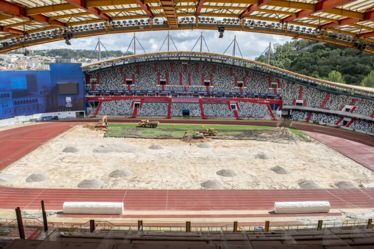 Município faz “maior intervenção de sempre” no relvado do estádio de Leiria