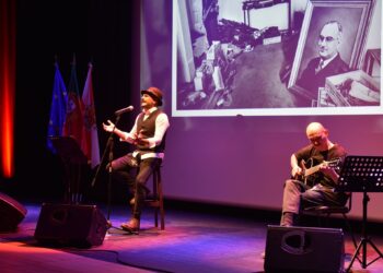 Índios da Meia Praia: o tributo a Zeca Afonso festeja num concerto com amigos e canta “Venham mais dez!”