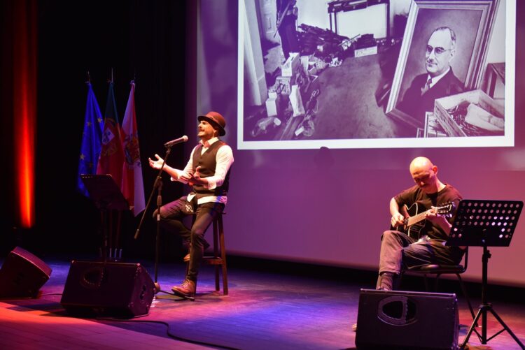 Índios da Meia Praia: o tributo a Zeca Afonso festeja num concerto com amigos e canta “Venham mais dez!”