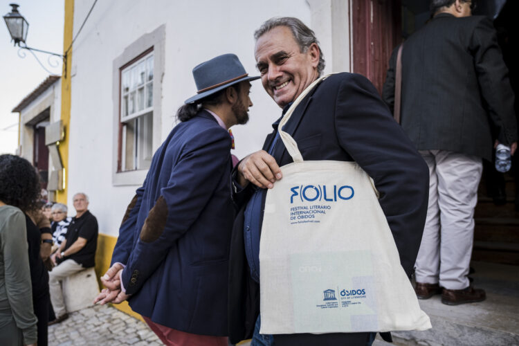 Como uma vaga gigante de ideias, reabre-se o livro do Folio em Óbidos