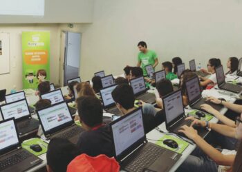 Jovens das Meirinhas adquirem competências STEM em Academia de Programação