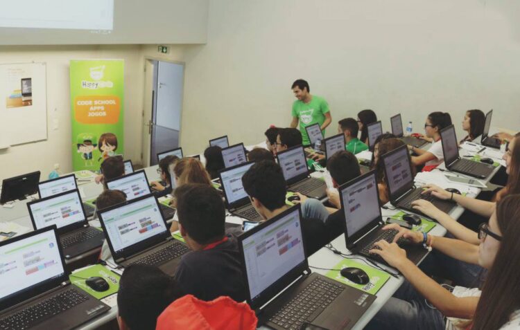 Jovens das Meirinhas adquirem competências STEM em Academia de Programação