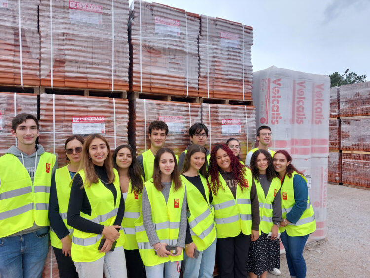 Alunos da Escola Secundária de Pombal ficaram a conhecer como se produz cerâmica para construção sustentável