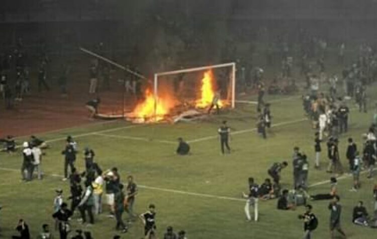 Treinador leiriense descreve “cenário quase apocalíptico” no final do jogo de futebol na Indonésia