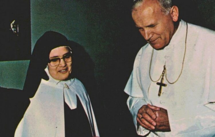 Peregrinos de Fátima aplaudem novo passo para a beatificação da Irmã Lúcia