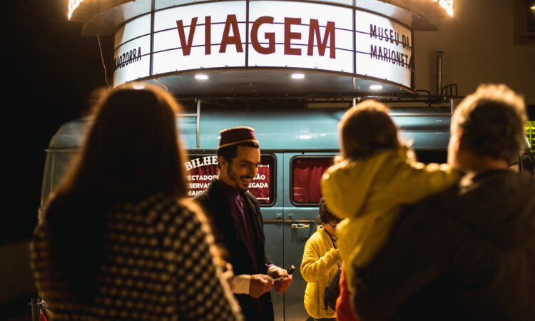 Teatro numa carrinha de nove lugares e outras Manobras em palco