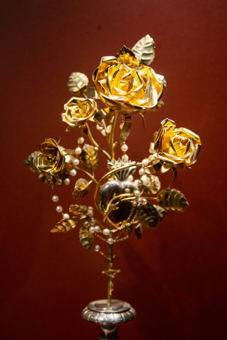 Exposição mostra tesouros do Santuário de Fátima