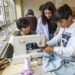 Alunos da Caranguejeira fazem vestidos para meninas carenciadas
