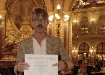 Aquilino Ferreira distinguido em Paris com medalha de prata