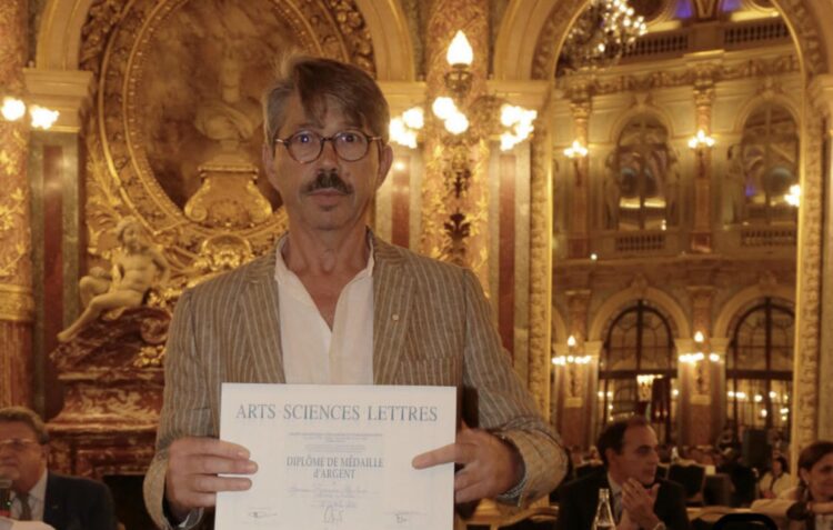 Aquilino Ferreira distinguido em Paris com medalha de prata