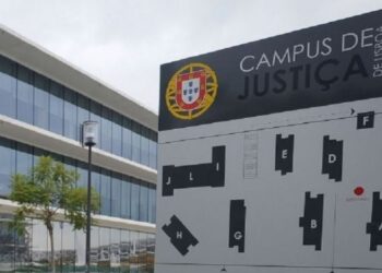 Defesa alega que jovem acusado de terrorismo “vivia num mundo virtual”