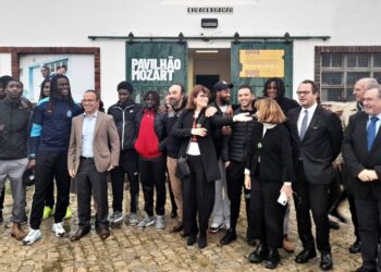 Ministro cantou em Leiria com jovens do projecto Ópera na Prisão, da SAMP, que Israel quer replicar