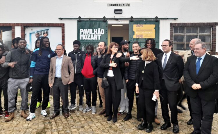 Ministro cantou em Leiria com jovens do projecto Ópera na Prisão, da SAMP, que Israel quer replicar