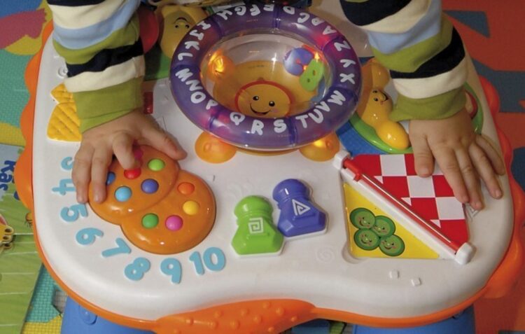 Ex-funcionárias de creche julgadas por maus-tratos