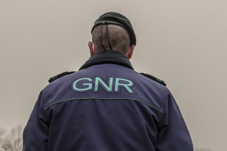 Ministério Público de Leiria acusou militar da GNR de vários crimes de violência doméstica