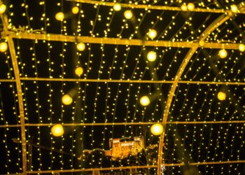 Leiria reduz em 50% o número de horas da iluminação de Natal