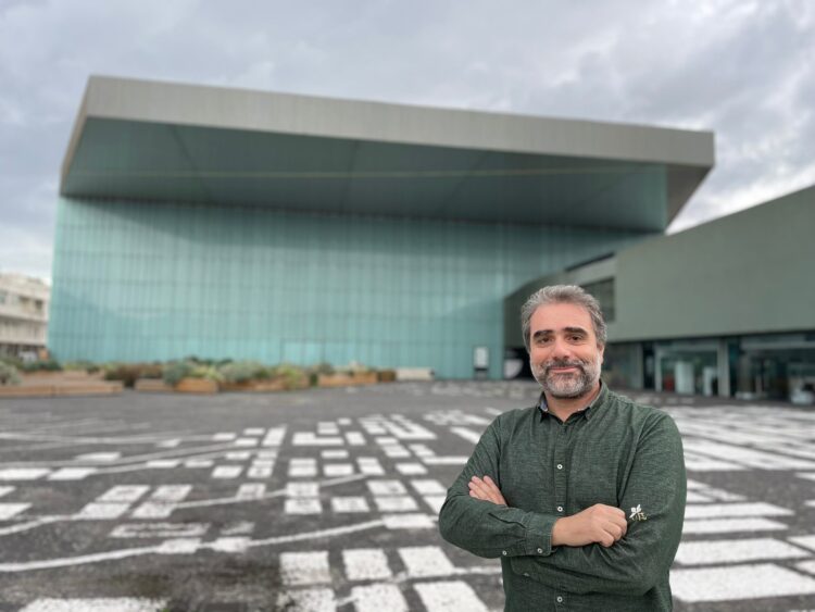 Jorge Louraço, dramaturgo natural da Nazaré, é o novo director do 23 Milhas