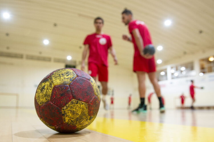 Clubes sufocam com escalada de preços: “Estão a dar cabo de nós”