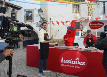 Vendedor de frangos da novela “Festa é Festa” dá prata à Lusiaves