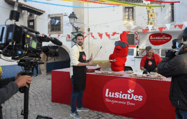 Vendedor de frangos da novela “Festa é Festa” dá prata à Lusiaves