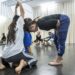 No diálogo entre o barro e a dança, há histórias esculpidas em corpo vivo