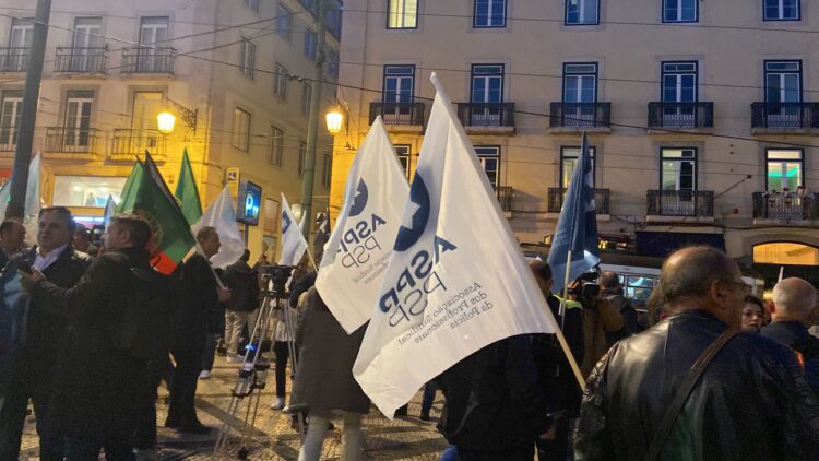 Quarenta agentes da PSP da região Centro manifestam-se em Lisboa por melhores condições de trabalho