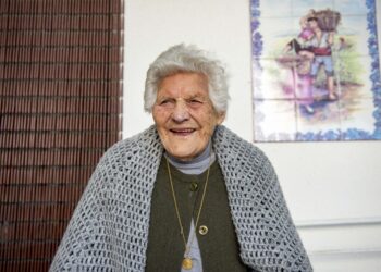 Ti Irene estreia-se no teatro aos 98 anos numa peça do Apollo
