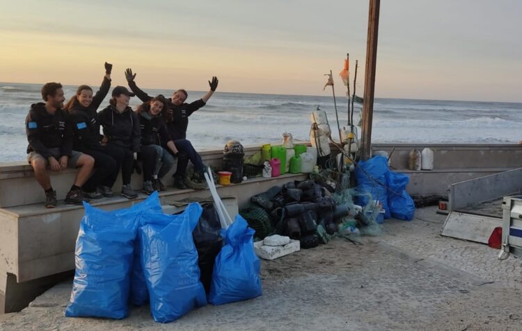 Brigada do Mar faz “descontaminação da orla costeira” entre São Pedro de Moel e a Figueira da Foz