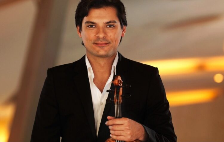 Violinista da Filarmónica de Berlim toca Bach no Mosteiro da Batalha