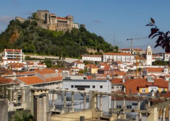Câmara de Leiria vai estudar estabilidade da encosta do castelo