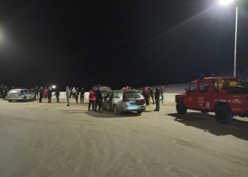 Mestre de embarcação desaparecida no mar resgatado com vida