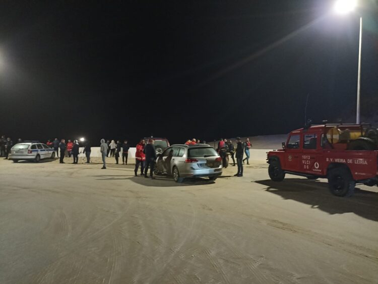 Mestre de embarcação desaparecida no mar resgatado com vida