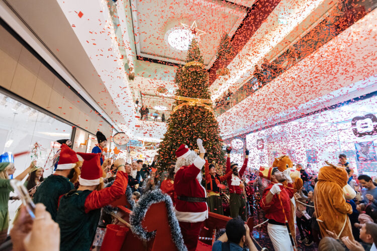 Crianças têm carrossel de Natal no LeiriaShopping