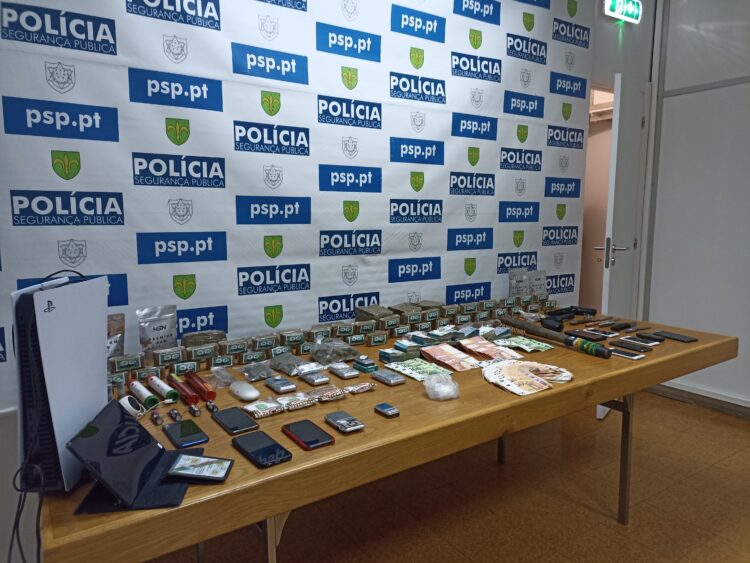 PSP de Leiria desmantela rede de tráfico de droga que actuava nos distritos de Leiria e Santarém