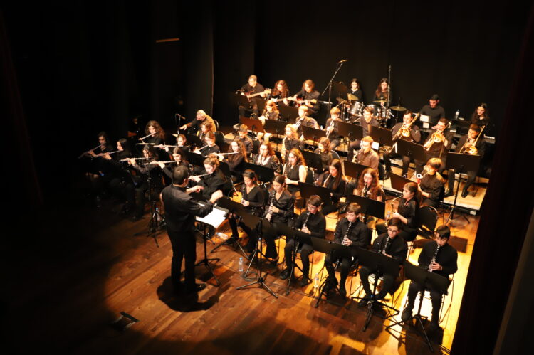 Mais de 100 músicos subiram ao palco para celebrar 25.º aniversário da Orquestra Juvenil da Marinha Grande