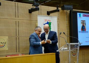 Paulo Marques homenageado em França pelo Senado e Assembleia