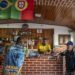 Imigrantes brasileiros ajudam a repovoar praia do Pedrógão