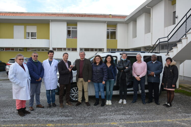 Câmara da Marinha Grande entrega viatura eléctrica destinada a visitas domiciliárias
