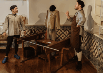 Visitas encenadas dão a conhecer curiosidades do Museu de Vidro