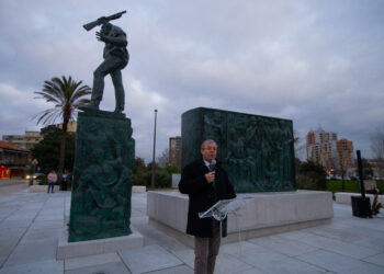 Agora em bronze, monumento pereniza a Revolta Vidreira de 1934 e o sacrifício das famílias da Marinha Grande