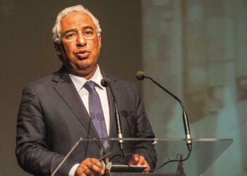 Primeiro-ministro visita obras de centros de saúde em Leiria