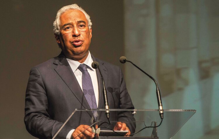 Primeiro-ministro visita obras de centros de saúde em Leiria