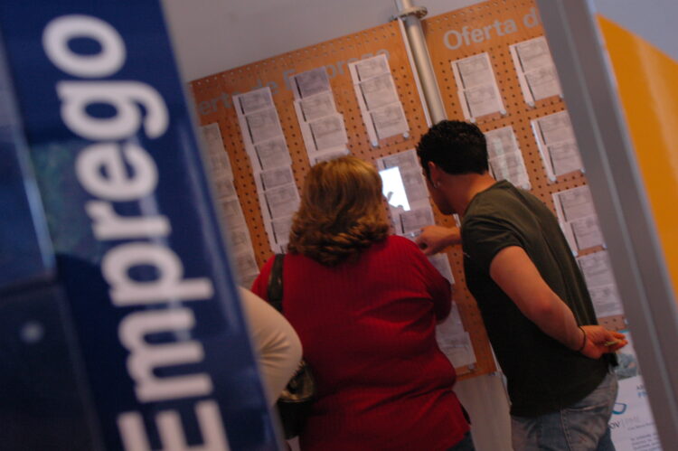 Alterações à lei laboral recebidas entre aplausos e críticas