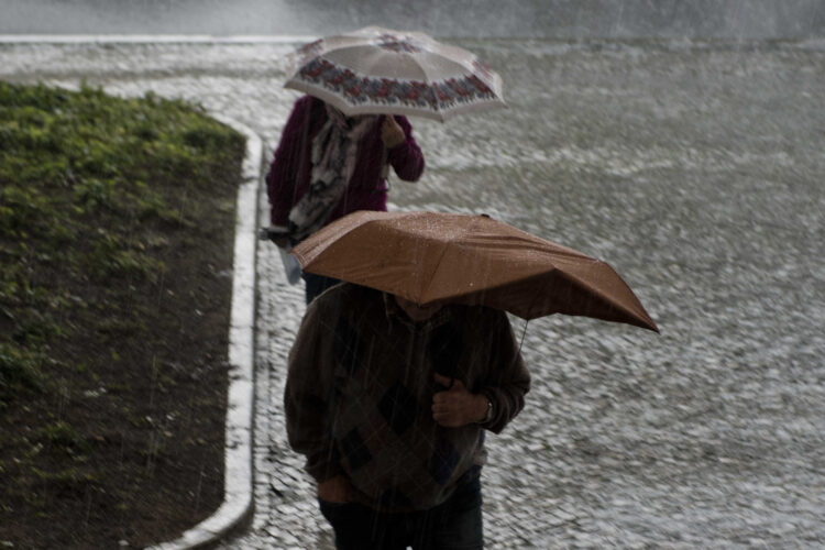 Temporal: estrada entre a Barosa e a Estação encerrada