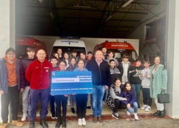 Instituto Educativo do Juncal entrega mais de 1.500 euros aos bombeiros voluntários