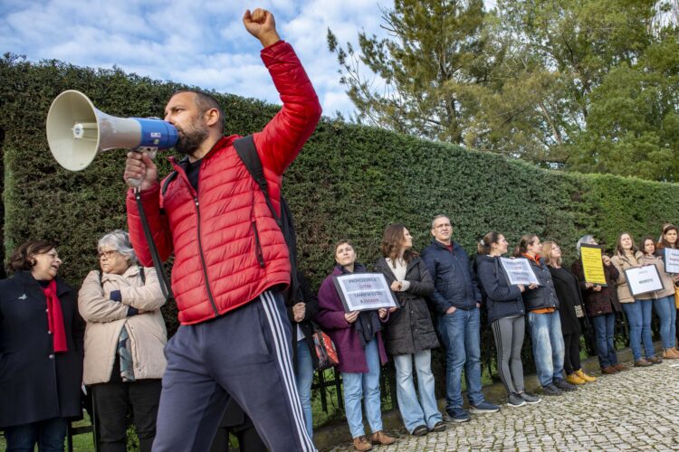 “Professores a lutar, também estão a ensinar”