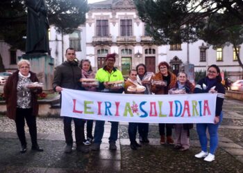 Leiria Solidária distribui bolos a quem mais precisa