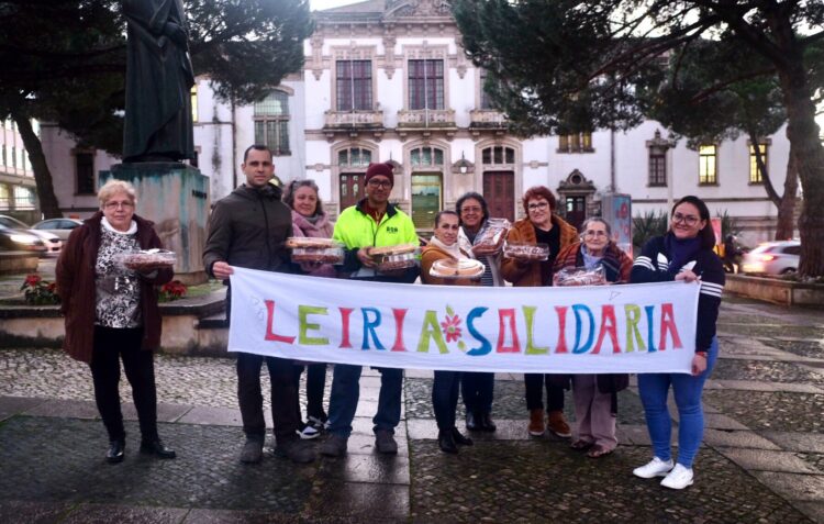 Leiria Solidária distribui bolos a quem mais precisa